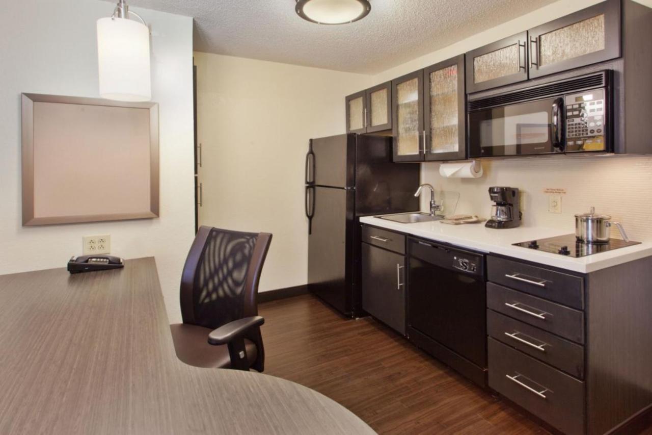 Candlewood Suites Pueblo By Ihg Exterior photo