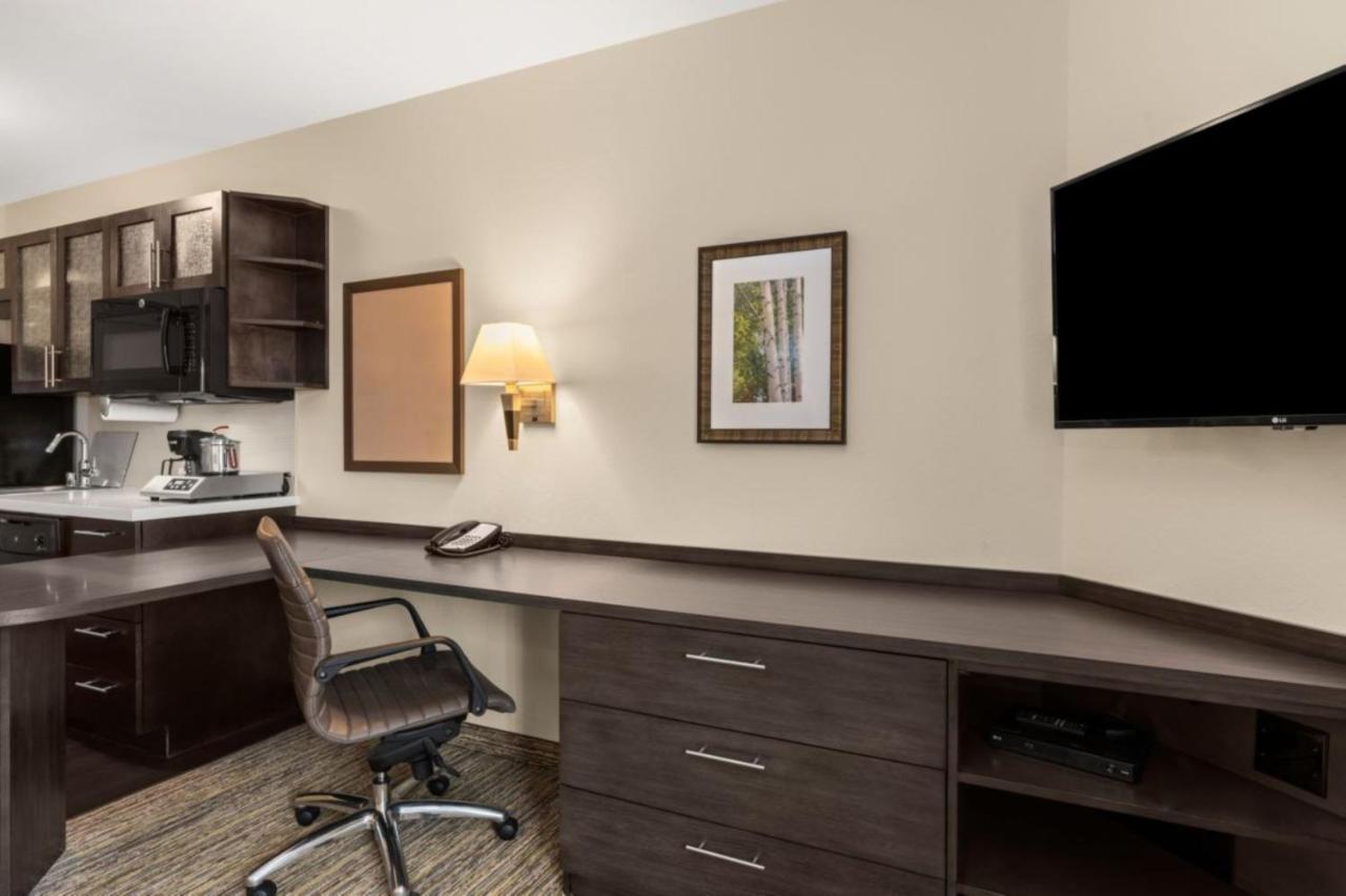 Candlewood Suites Pueblo By Ihg Exterior photo