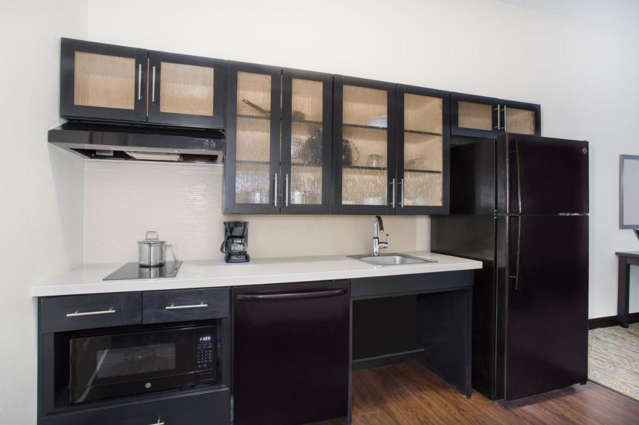 Candlewood Suites Pueblo By Ihg Room photo